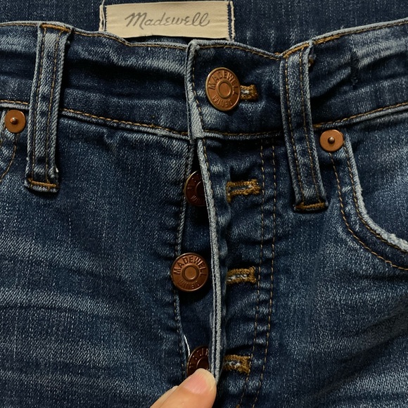 Madewell 10” high rise skinny stressed button up size 25 button up
Stretchy - Picture 2 of 6